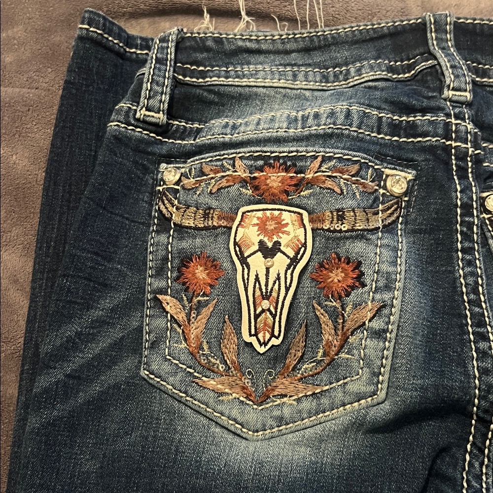 Miss Me Indigo Jeans with Floral Embroidery 28x32 - Picture 8 of 10